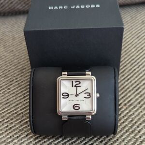 Marc Jacobs Vic Collection Ladies Black and Silver Watch Black Leather Strap